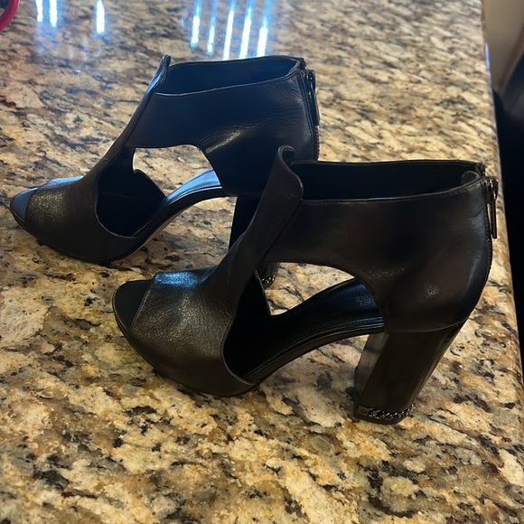 Michal Kors Black all leather shoes, size 6. Easy on/off zippered back. - Picture 3 of 7